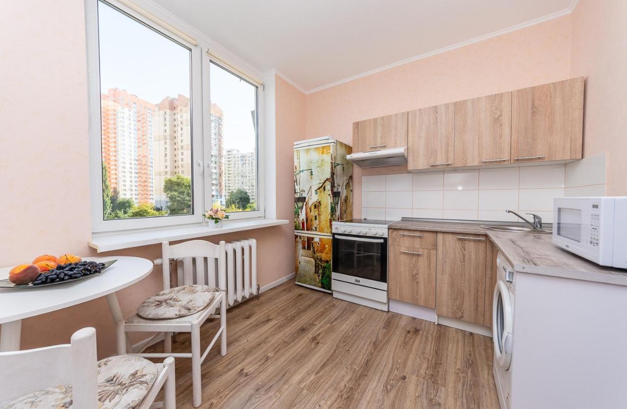 Уютные Апартаменты На Позняках Kiev Exterior foto